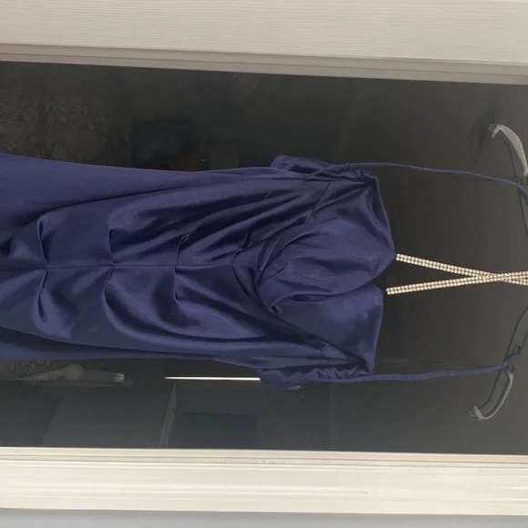 Formal dress - Picture 5 of 9